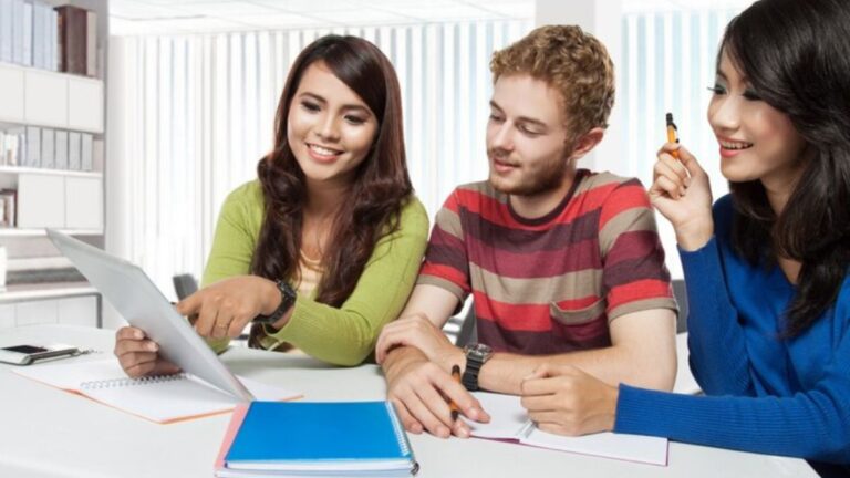 How Tutoring Centers Set Students Up for HSC Achievement