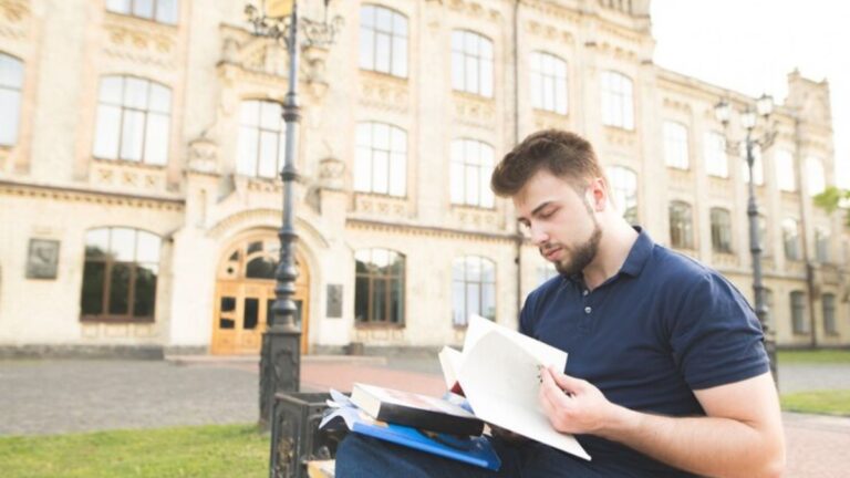 A Guide On When to Start Preparing To Get Into An Ivy League School